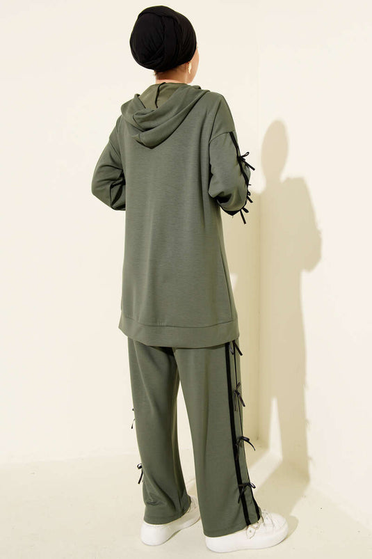 Completo due pezzi con cappuccio Loysa e dettaglio nastro, cachi