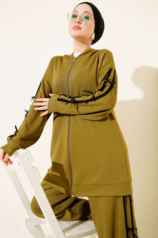 Completo due pezzi con cappuccio Loyşa e dettaglio nastro, verde oliva
