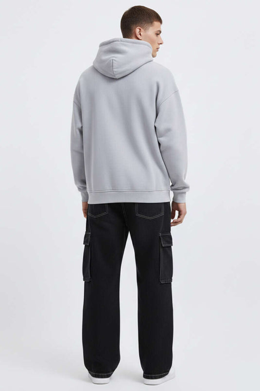 سويت شيرت رجالي واسع برقعة مطرزة مع غطاء رأس رمادي