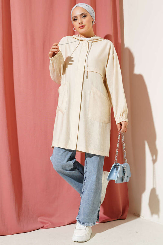 قبعة بغطاء للرأس مع جيب أمامي باللون البيج