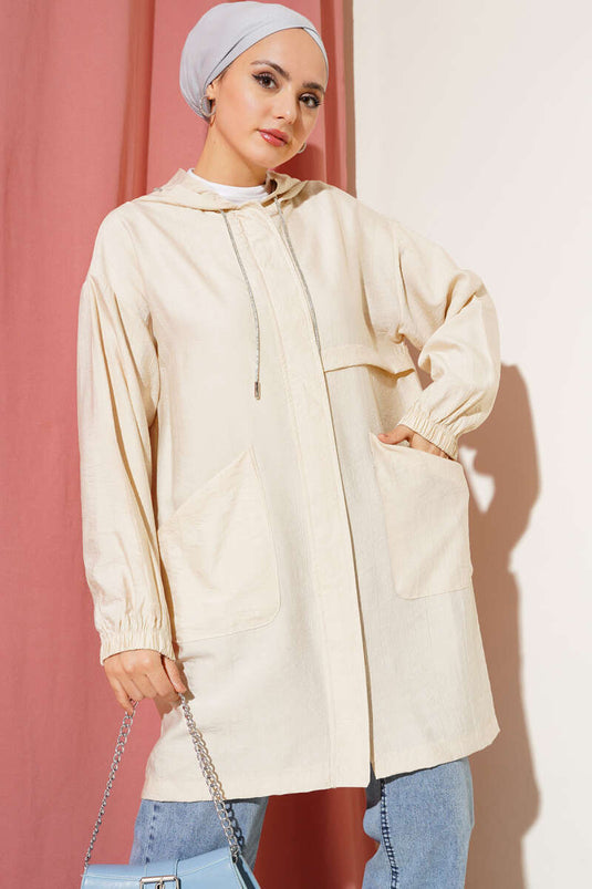 قبعة بغطاء للرأس مع جيب أمامي باللون البيج