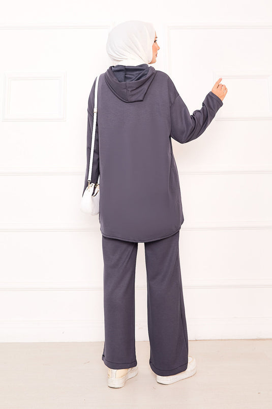 بدلة أويسو بغطاء رأس وتفاصيل مطاطية أمامية باللون الفحمي