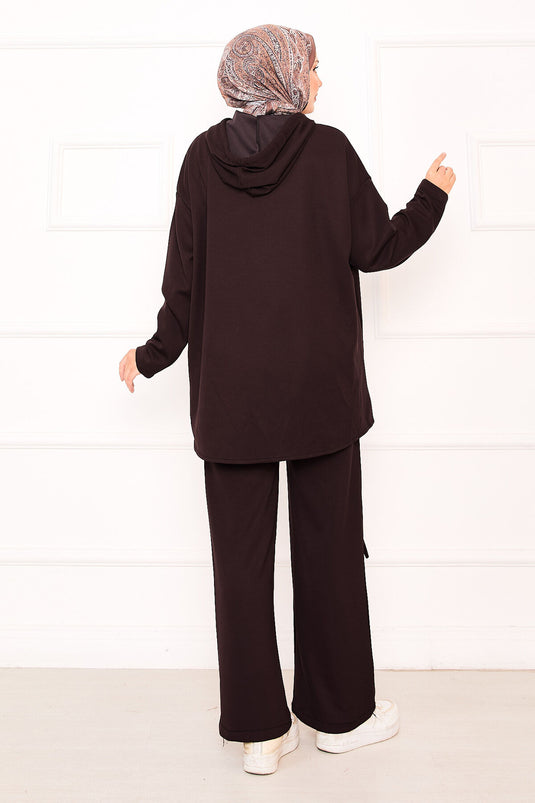 بدلة أويسو بنية اللون مع غطاء رأس مطاطي أمامي