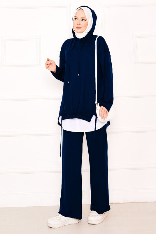 بدلة أويسو زرقاء داكنة مع تفاصيل مطاطية أمامية بغطاء للرأس