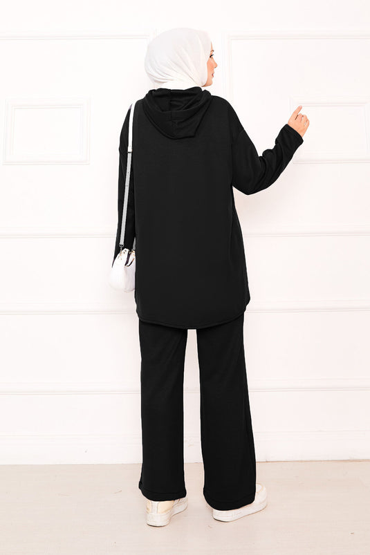 طقم أويشو بغطاء رأس وتفاصيل مطاطية أمامية باللون الأسود