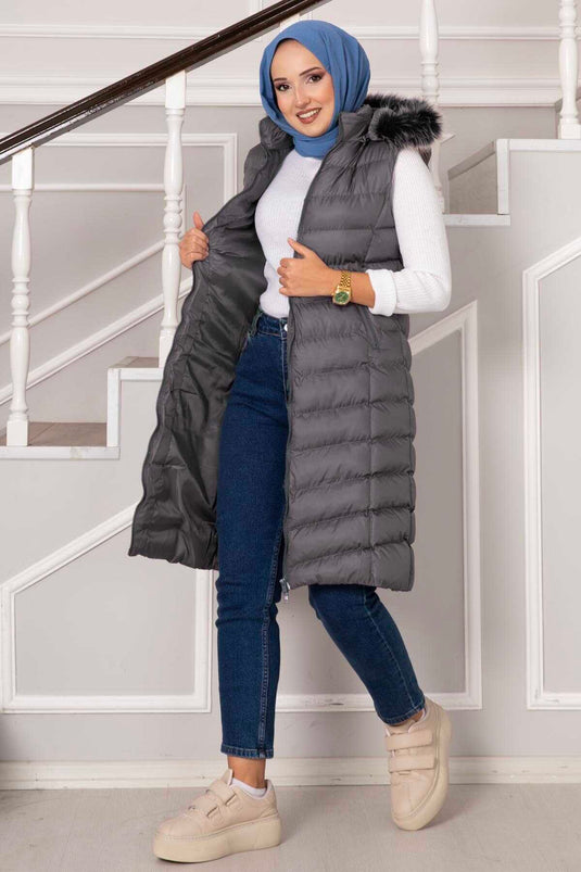 سترة منتفخة بغطاء للرأس مدخنة