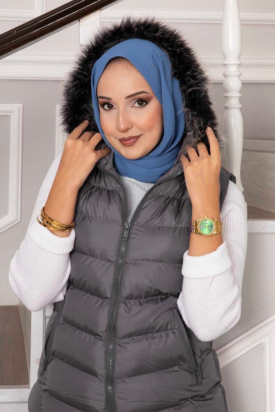 سترة منتفخة بغطاء للرأس مدخنة