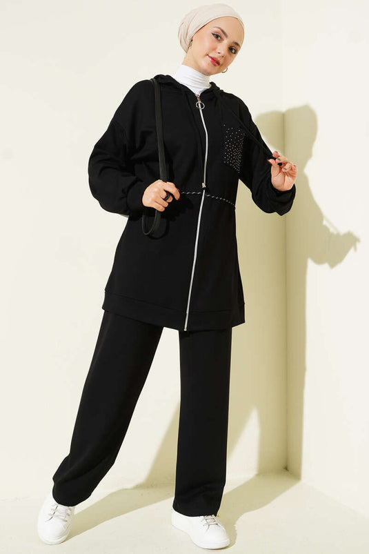 Completo due pezzi Loysa con cappuccio, dettagli in pietra e tasche, nero