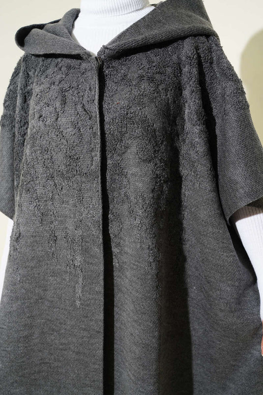 بونشو محبوك بغطاء للرأس مدخن