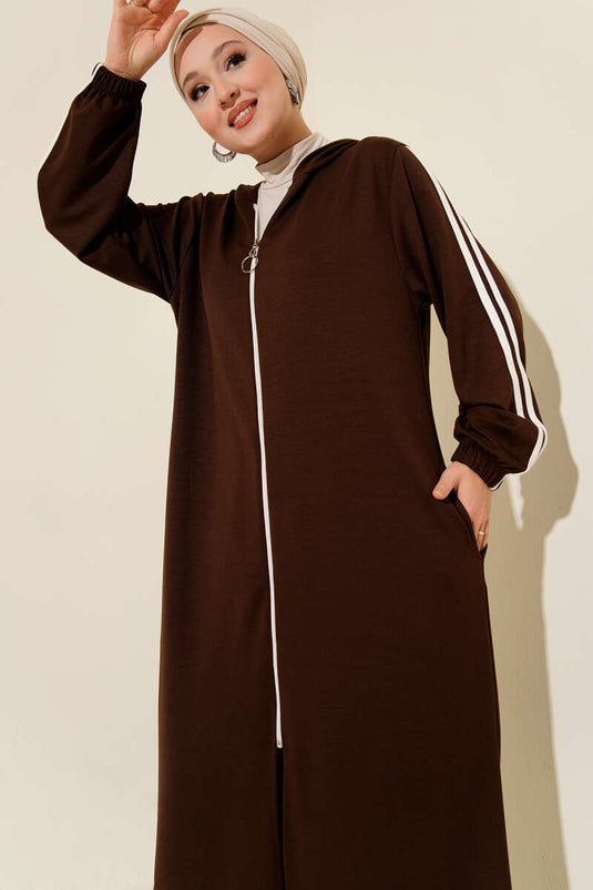 Langes, zweiteiliges Set mit Kapuzentunika in Braun