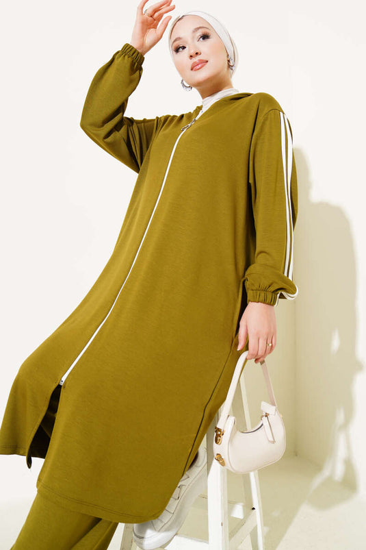 طقم تونيك طويل بغطاء للرأس من قطعتين باللون الأخضر الزيتي
