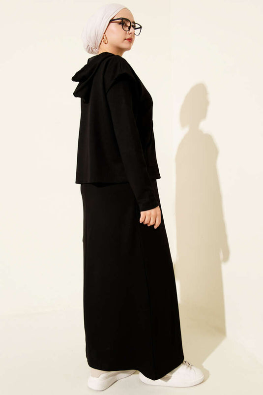 فستان لويسيا مع سترة بغطاء رأس أسود