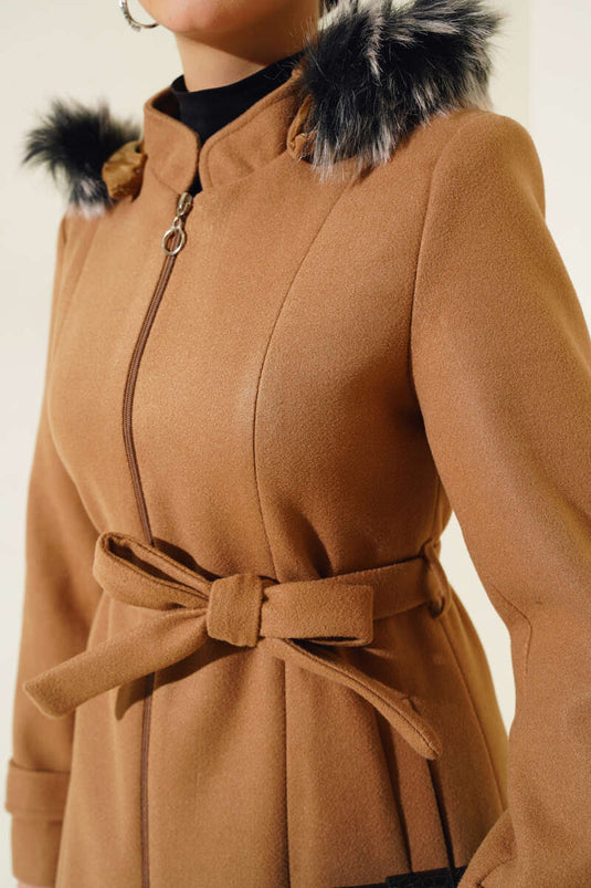 Kapüşonu Kürklü Fermuarlı Uzun Kaşe Kaban Latte