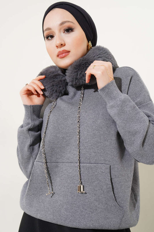 سترة محبوكة بغطاء رأس من الفرو باللون الرمادي