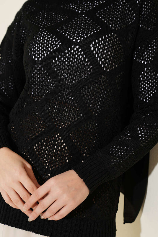 Pull en tricot ajouré à motif carré noir