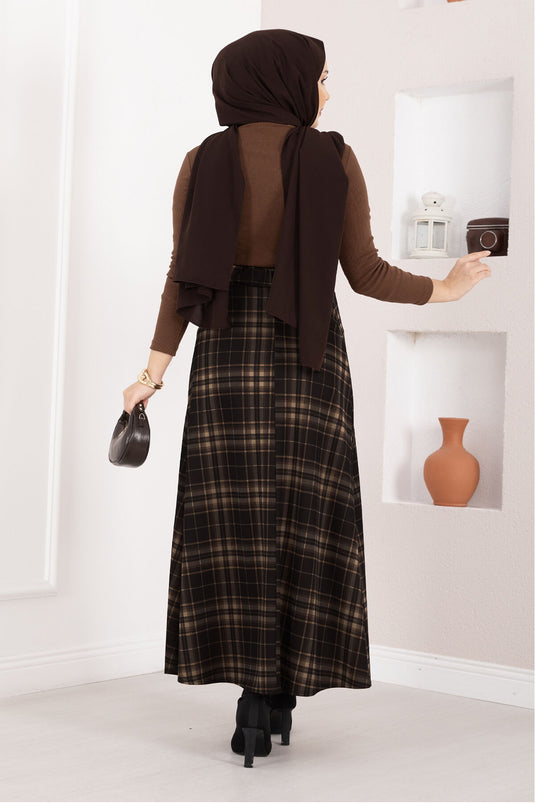 تنورة غوص منقوشة باللونين الأسود والجملي