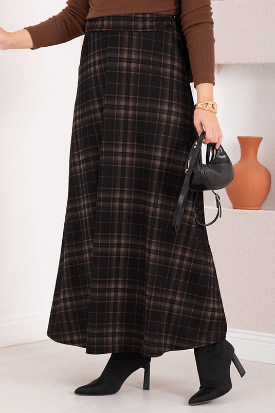 تنورة غوص منقوشة باللونين الأسود والمنك