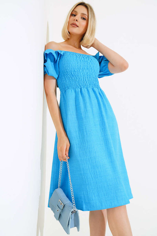 Robe bleue à col carré en gipel