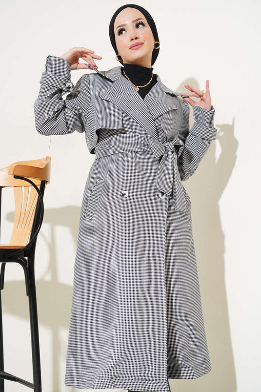 معطف بحزام بنمط مختلط باللون الأبيض