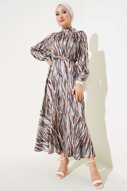 Gemengd patroon satijnen jurk met riem beige