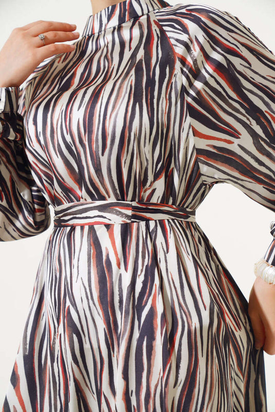 Karışık Desen Kuşaklı Saten Elbise Bej