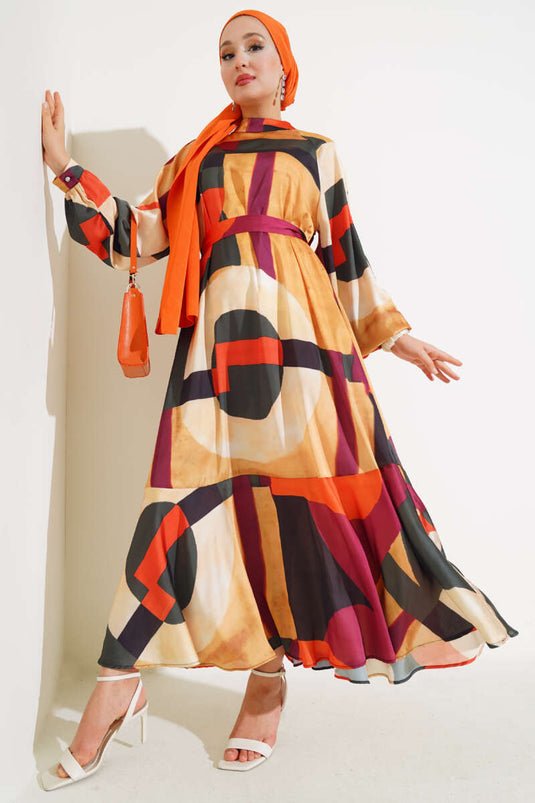 Satijnen jurk met gemengd patroon en riem in bordeauxrood