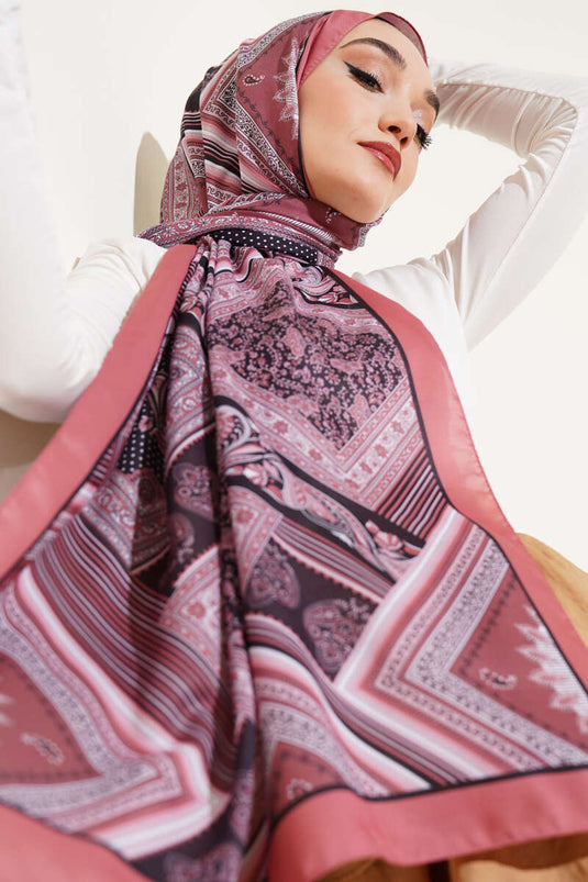 شال ناعم بنقوش مختلطة وردي باهت