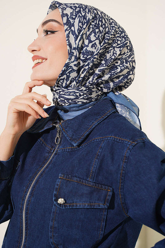 وشاح مزخرف أزرق
