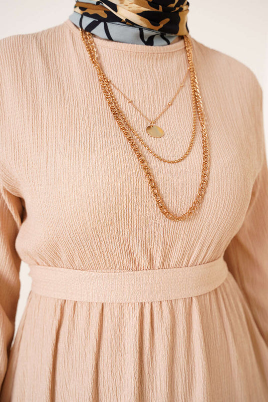 Robe ceinturée en crêpe superposé beige