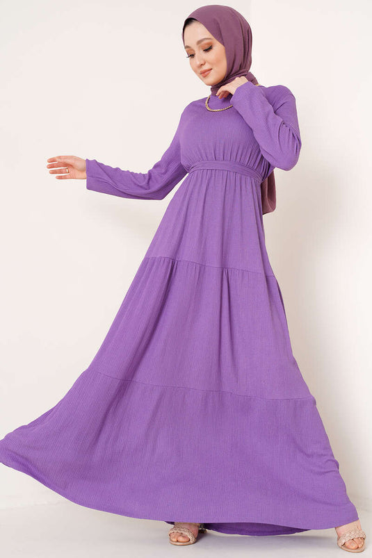 فستان من الكريب متعدد الطبقات بحزام أرجواني