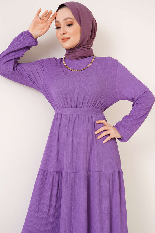 فستان من الكريب متعدد الطبقات بحزام أرجواني