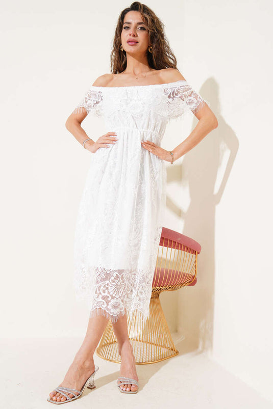 Weißes Spitzenkleid mit U-Boot-Ausschnitt, elastischer Taille und Boot-Ausschnitt