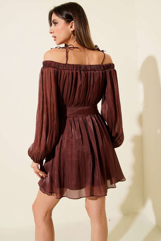 فستان قصير شفاف من الشيفون بياقة قارب، لون وردي فاتح