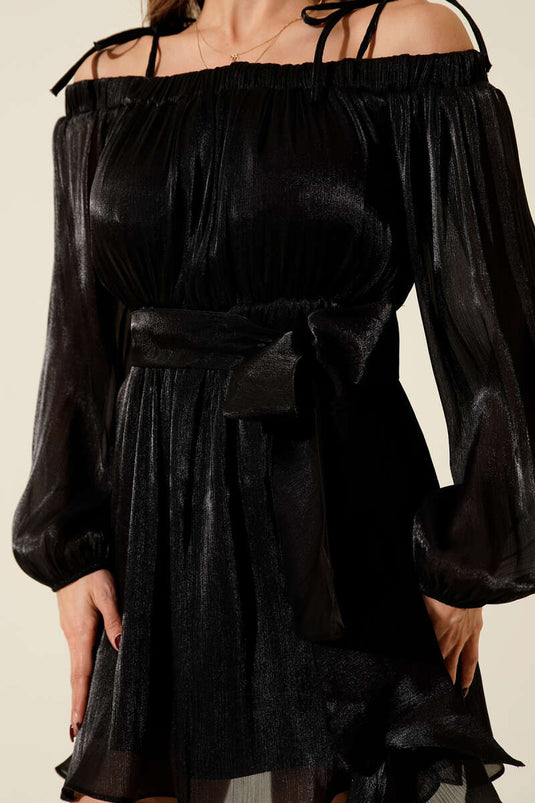 فستان قصير أسود شفاف من الشيفون بياقة قارب