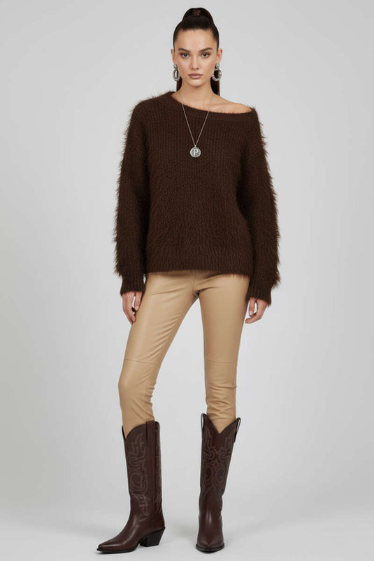 كنزة صوفية برقبة قارب، لون بني فاتح