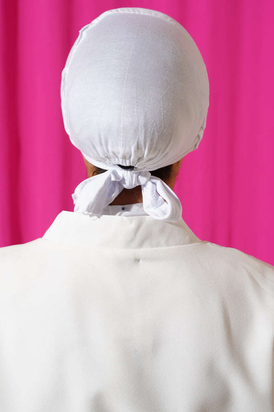 Kaymaz Silikonlu Bağlamalı Bone Beyaz