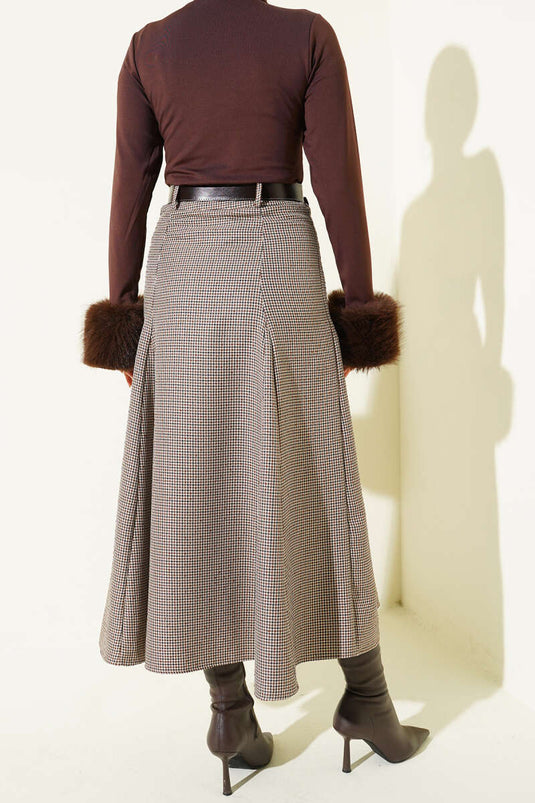 تنورة بيج بنقشة أوراق السرخس مع دبوس