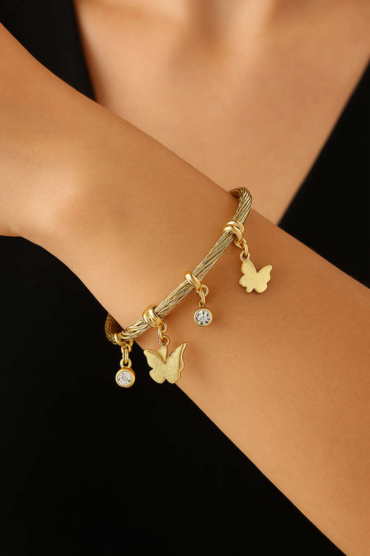 سوار ذهبي مزين بفراشات