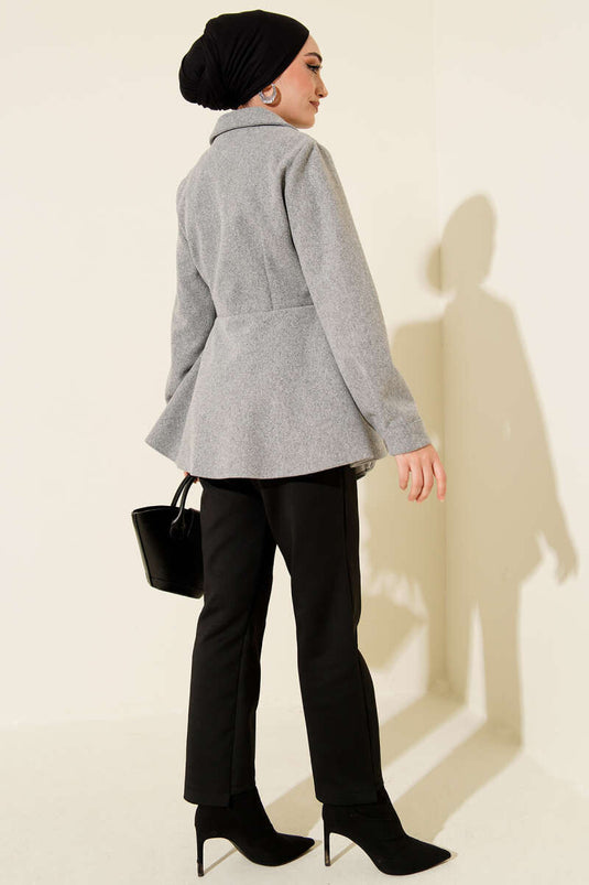 Chaqueta de cachemira gris con detalle de cinturón