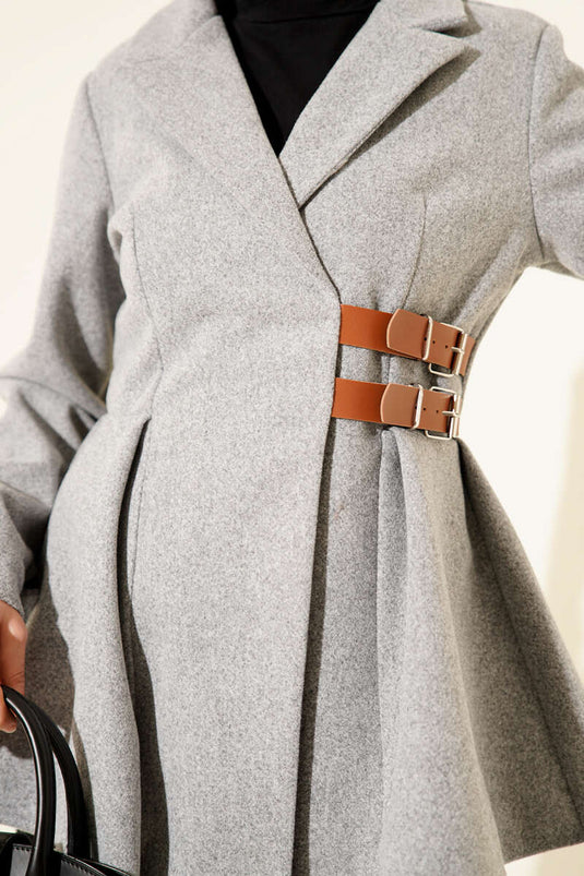 Chaqueta de cachemira gris con detalle de cinturón