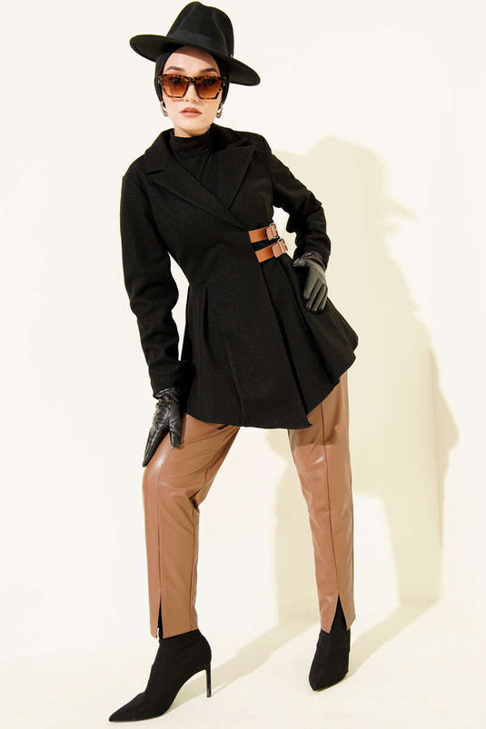 Chaqueta de cachemira negra con detalle de cinturón