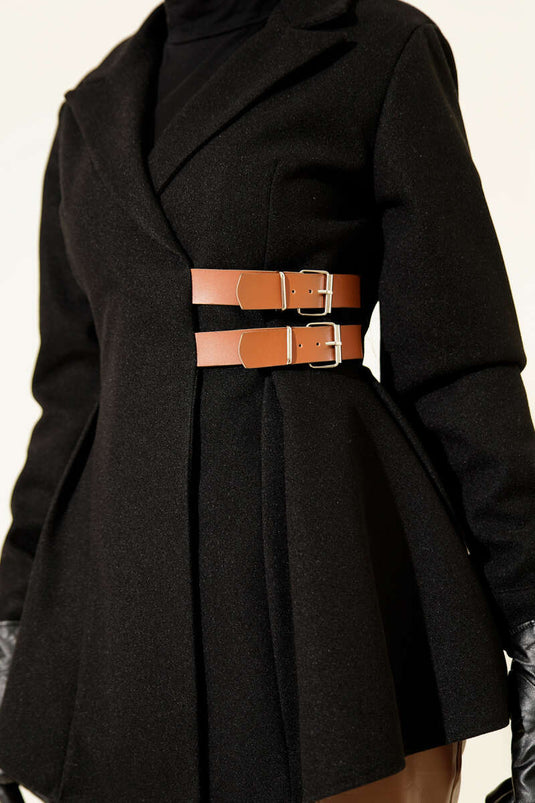 Chaqueta de cachemira negra con detalle de cinturón