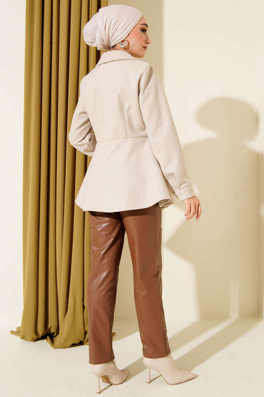 Chaqueta de cachemira con detalle de cinturón y adornos de piedras