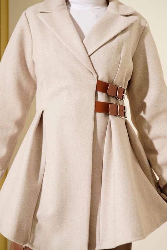 Chaqueta de cachemira con detalle de cinturón y adornos de piedras