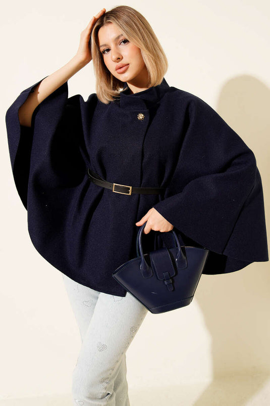 بونشو من الكشمير باللون الأزرق الداكن مع تفاصيل حزام