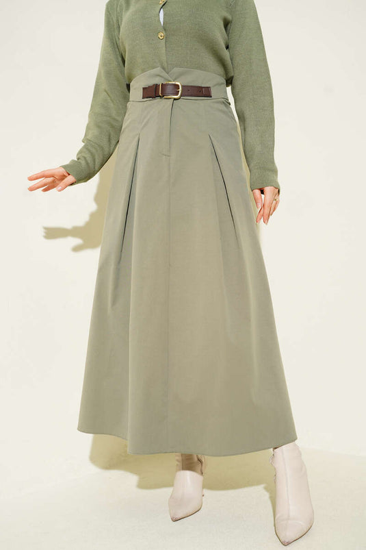 تنورة بحزام وإبزيم وأزرار بلون زيتي