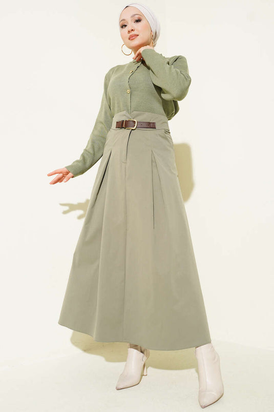 تنورة بحزام وإبزيم وأزرار بلون زيتي