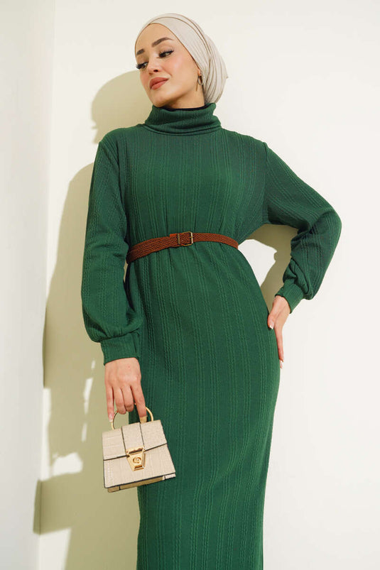 فستان بياقة مدورة بحزام أخضر