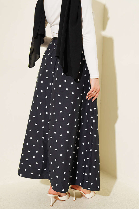 Jupe à pois bleu marine avec ceinture cintrée