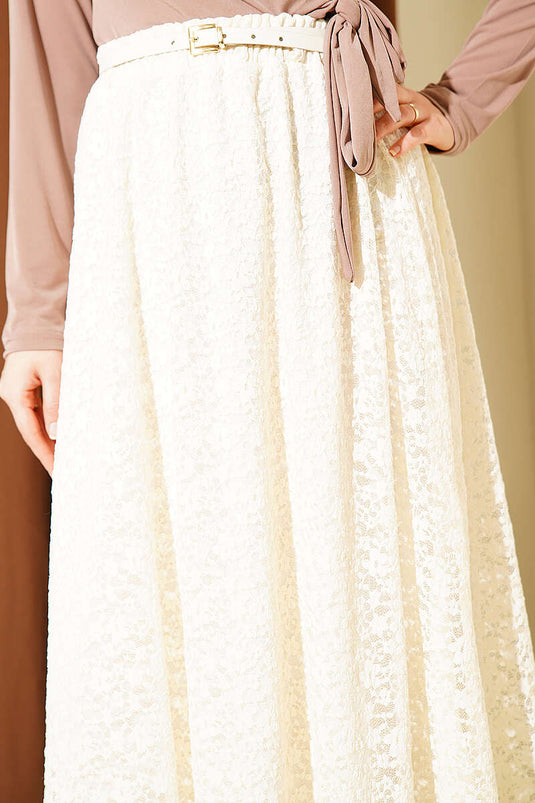 تنورة دانتيل بكمر وخصر مطاطي باللون الكريم